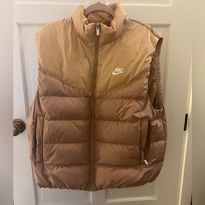 Nike puffer vest size large